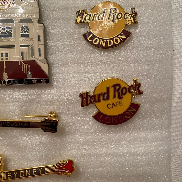 Collection of 11 Hard Rock Cafe pins - Picture 5 of 6